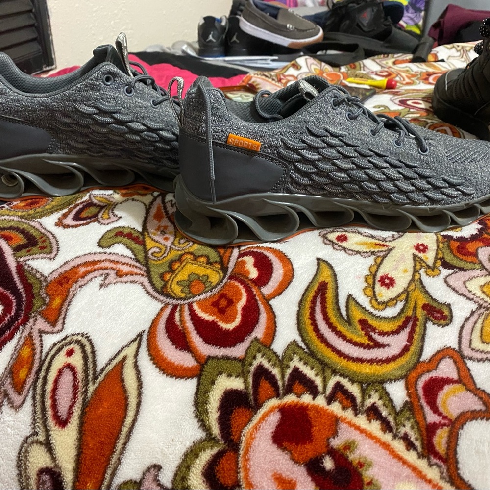 Mens running shoes